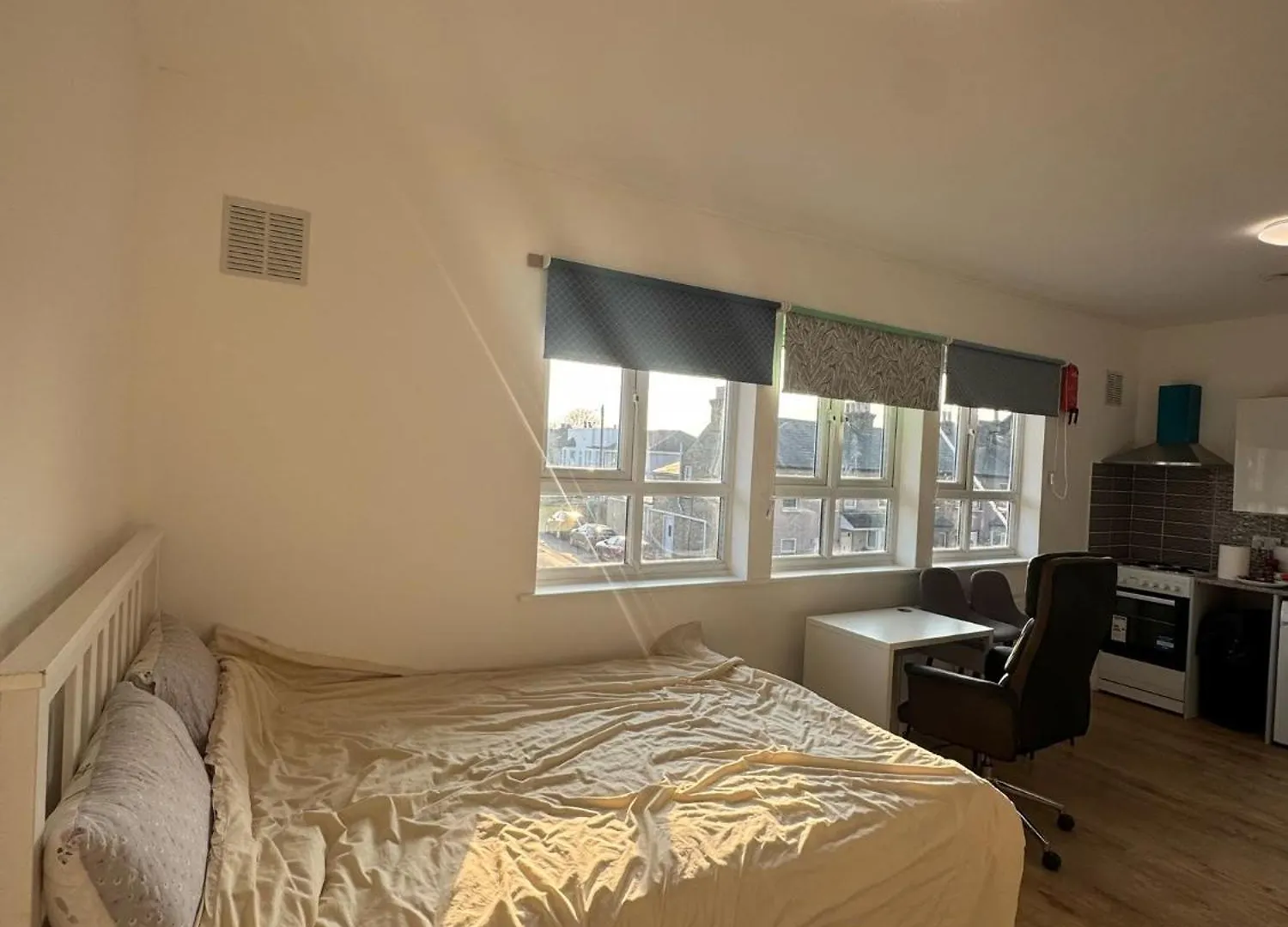 Captain Studio Flat Bed And Free Pizza Eltham United Kingdom